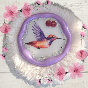 Read more about the article Create a Stunning Hummingbird Trinket Tray with Resin!